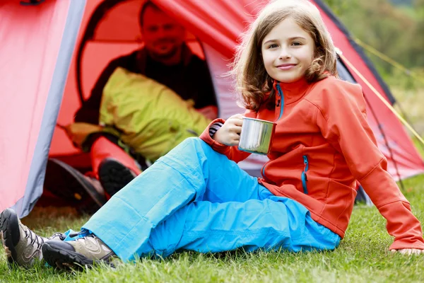 Verano en la tienda - familia en el camping — Foto de Stock