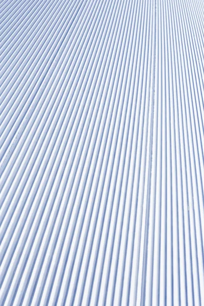 Hintergrund Skifahren - Neuschnee auf der Skipiste — Stockfoto