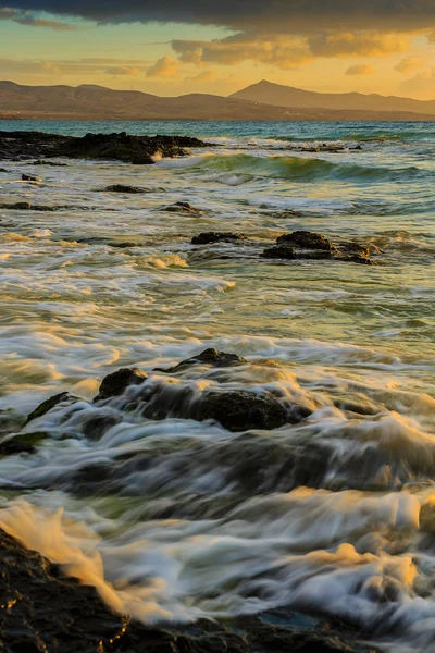 在西班牙加那利群岛富埃特文图拉的 pajara 海滩 — 图库照片
