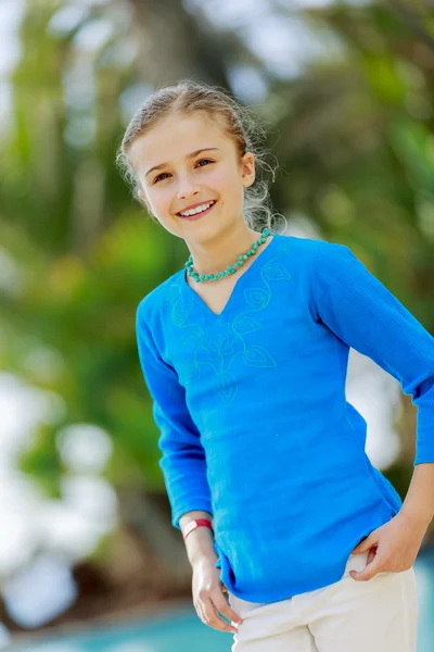 Vacaciones de verano - retrato de una chica encantadora — Stockfoto