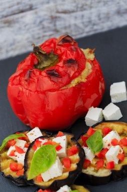 pirinç ve et ile dolgulu biber