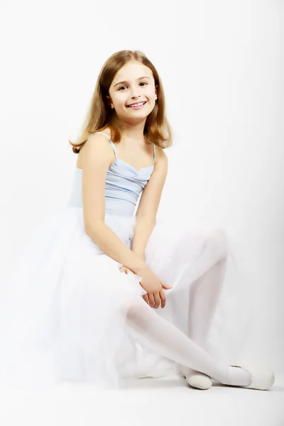 Ballet, ballerina - young and beautiful ballet dancer — Stock Photo, Image