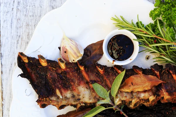 Barbacoa - costillas de cerdo a la parrilla —  Fotos de Stock