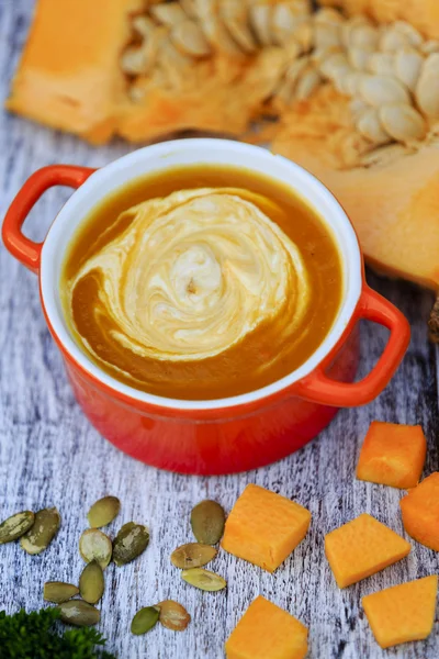 Pumpkin soup - Traditional seasonal pumpkin soup — Stock Photo, Image