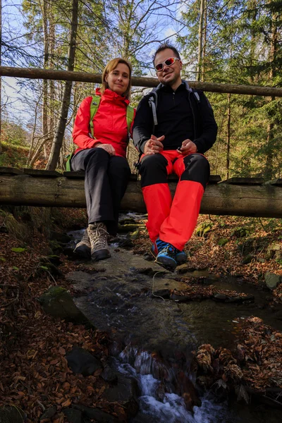 Turistika - lidé na horské túry — Stock fotografie