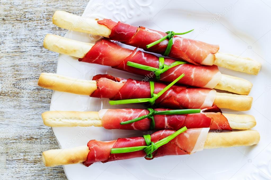 Prosciutto Italian prosciutto di Parma with grissini — Stock Photo