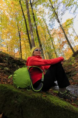 sonbahar trek - kadın dağ yürüyüşü