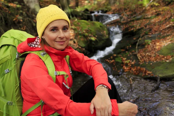 Autumn trek - woman on mountain hike — Stock Photo, Image