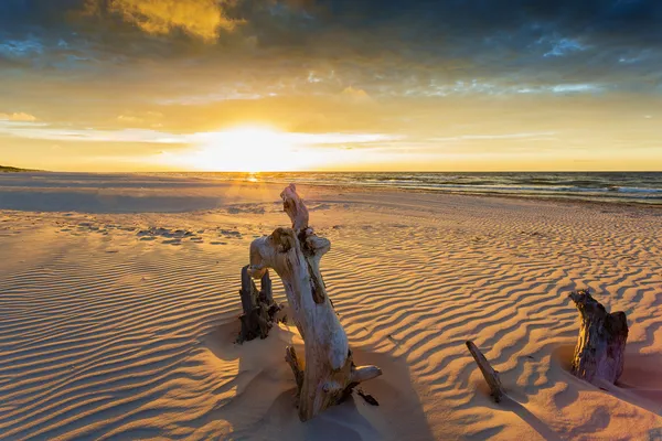 Playa - puesta de sol sobre el Mar Báltico, Polonia — Foto de Stock