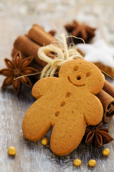 Kerstmis specerijen, speculaaspop - kerstkoekjes — Stockfoto