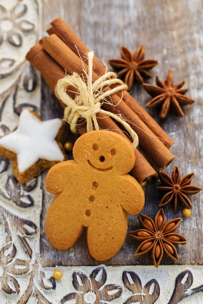Рождественские пряности, пряничный человечек - Рождественское печенье — стоковое фото