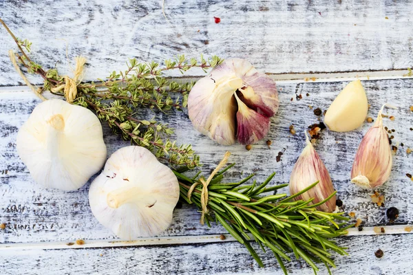 Garlic, herbs and spices — Stock Photo, Image