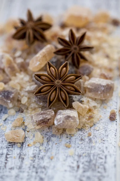 Anis estrelado em açúcar mascavo, especiarias de Natal — Fotografia de Stock