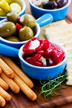 Akdeniz mutfağı - antipasti ve grisini, meze