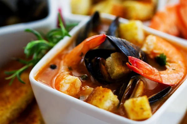 Fish soup - traditional Mediterranean fish soup with mussels and shrimp — Stock Photo, Image