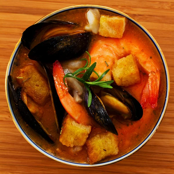 Frutos do mar - Sopa de peixe tradicional asiática — Fotografia de Stock