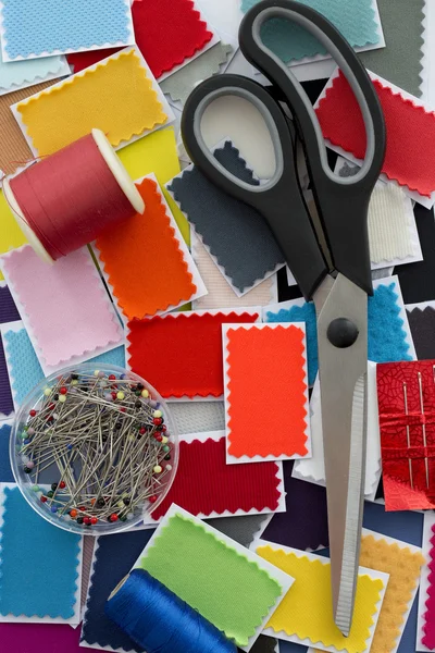 Design, fashion - A fabric samples and tailor's accessories — Stock Photo, Image