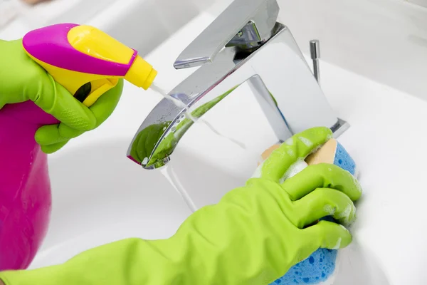 Cleaning - cleaning bathroom sink with spray detergent - housework — Stock Photo, Image