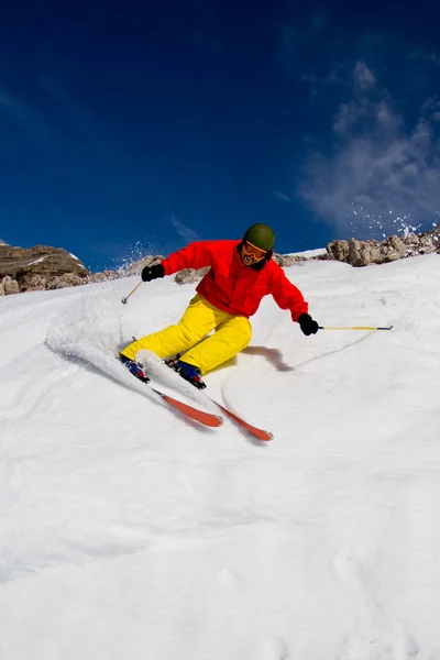 Ski, síelő, Freeride, a friss hó - man sí lesikló — Stock Fotó