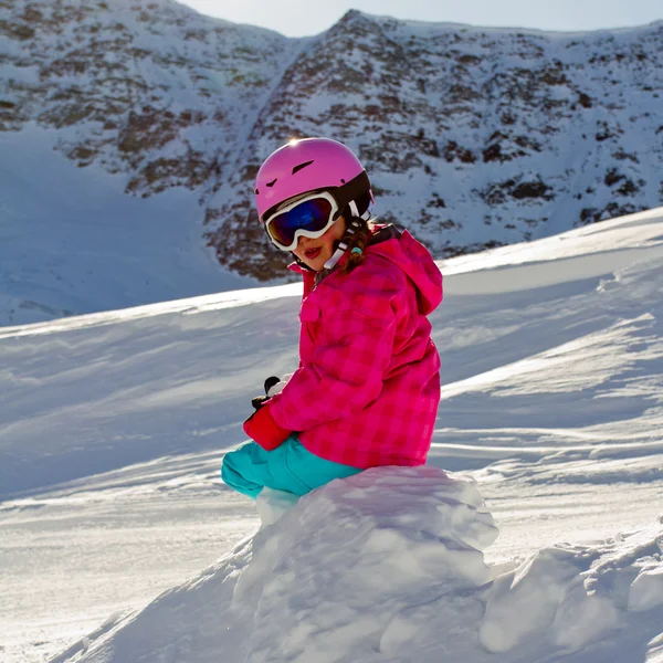 Skier, kid, winter, snow and sun — Stock Photo, Image