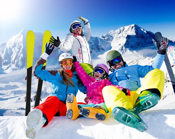 Skiing, winter, snow, skiers, sun and fun — Stock Photo, Image