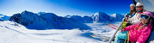 Skiing, ski lift, ski resort - happy skiers on ski lift — Stock Photo, Image