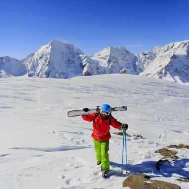Kayak, kayakçı, freeride taze toz karda