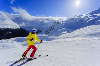 Kayak, kayakçı, güneş ve kış eğlence - kadının Kayak tatil