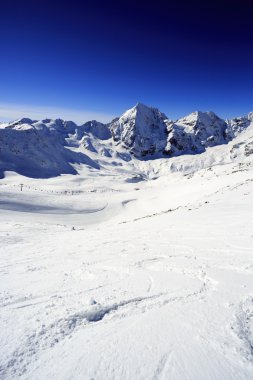 Kış dağlar - İtalyan Alpleri'nde Kayak pistleri