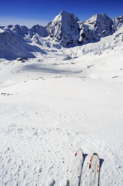 Kış dağlar - İtalyan Alpleri'nde Kayak pistleri