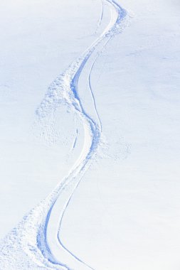 Kayak, kar - freeride toz karda izler