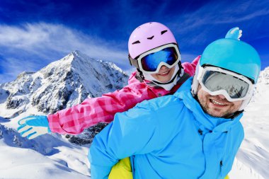 Kayak, kış, kar, kayakçılar, güneş ve eğlence