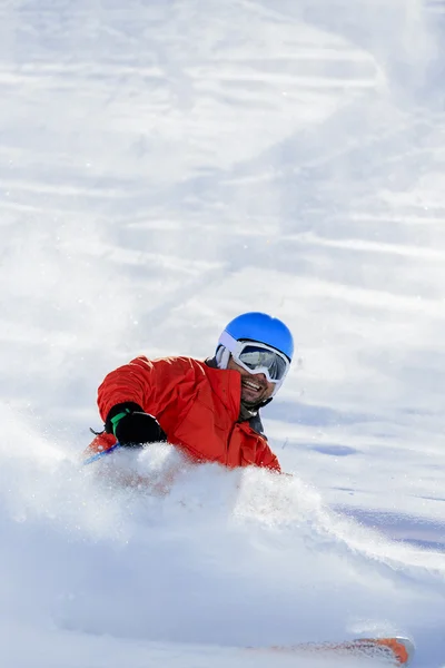 Ski, Skifahrer, Freeride im frischen Pulverschnee - Männer beim Skifahren — Stockfoto