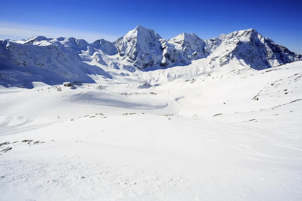 Winter mountains - ski slopes in Italian Alps — Stock Photo, Image