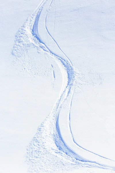 Ski, neige - pistes de freeride sur neige poudreuse — Photo