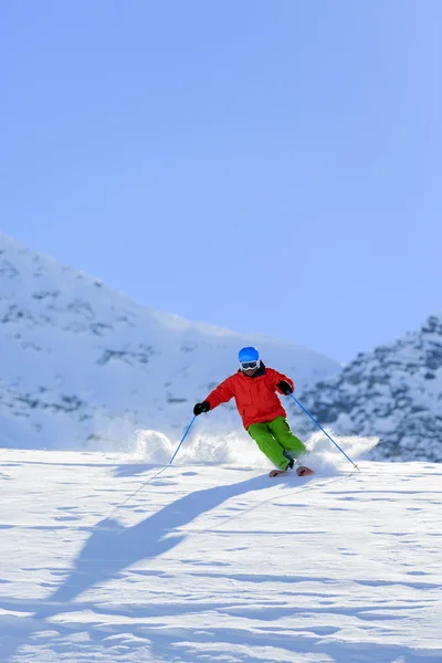 Ski, Skier, Freeride in fresh powder snow - man skiing downhill — Stock Photo, Image