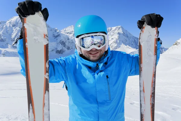 Ski, esquiador, esporte de inverno - retrato de esquiador — Fotografia de Stock