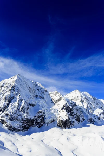Montagnes d'hiver, panorama - Alpes italiennes — Photo