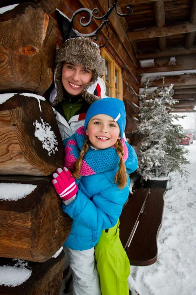 Vinter, snö - familjen roligt på vintern — Stockfoto