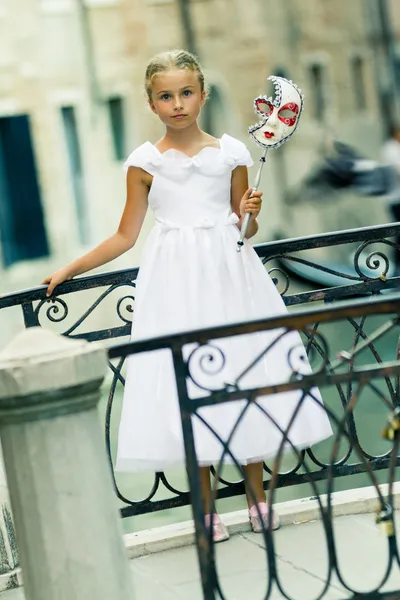 Carnival in Venice, Italy - lovely girl with carnival mask — Stock Photo, Image