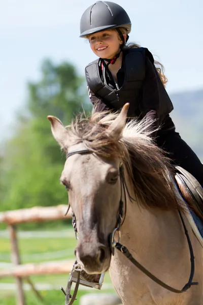 Equitação, menina equestre — Fotografia de Stock