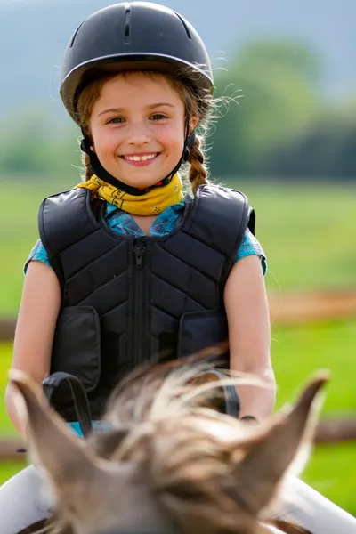 Paardrijden, Paardensport meisje — Stockfoto