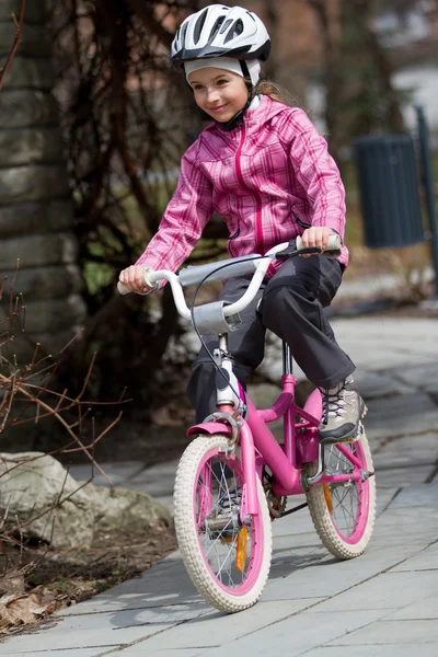 Spring biking - Lovely cyclist on the tour in the park — Stock Photo, Image