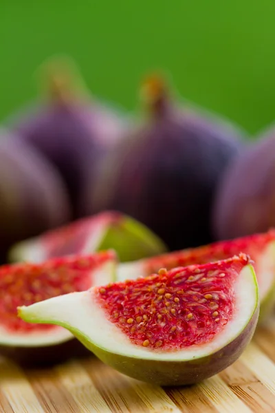 Frutas maduras de la higuera —  Fotos de Stock