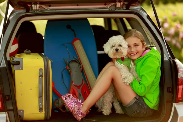 Zomervakantie, reizen - familie klaar voor de reis voor de zomer — Stockfoto