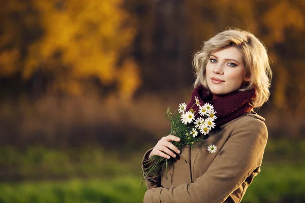 Vacker kvinna — Stockfoto