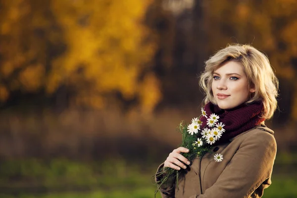 Hübsche Frau — Stockfoto