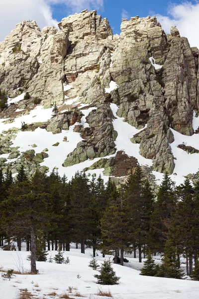 Montañas cubiertas de nieve — Foto de Stock