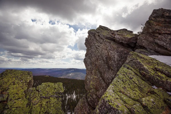 Dağların tepesinden güzel manzara — Stok fotoğraf