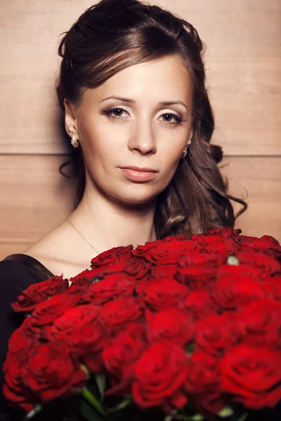 Lovely girl with roses — Stock Photo, Image